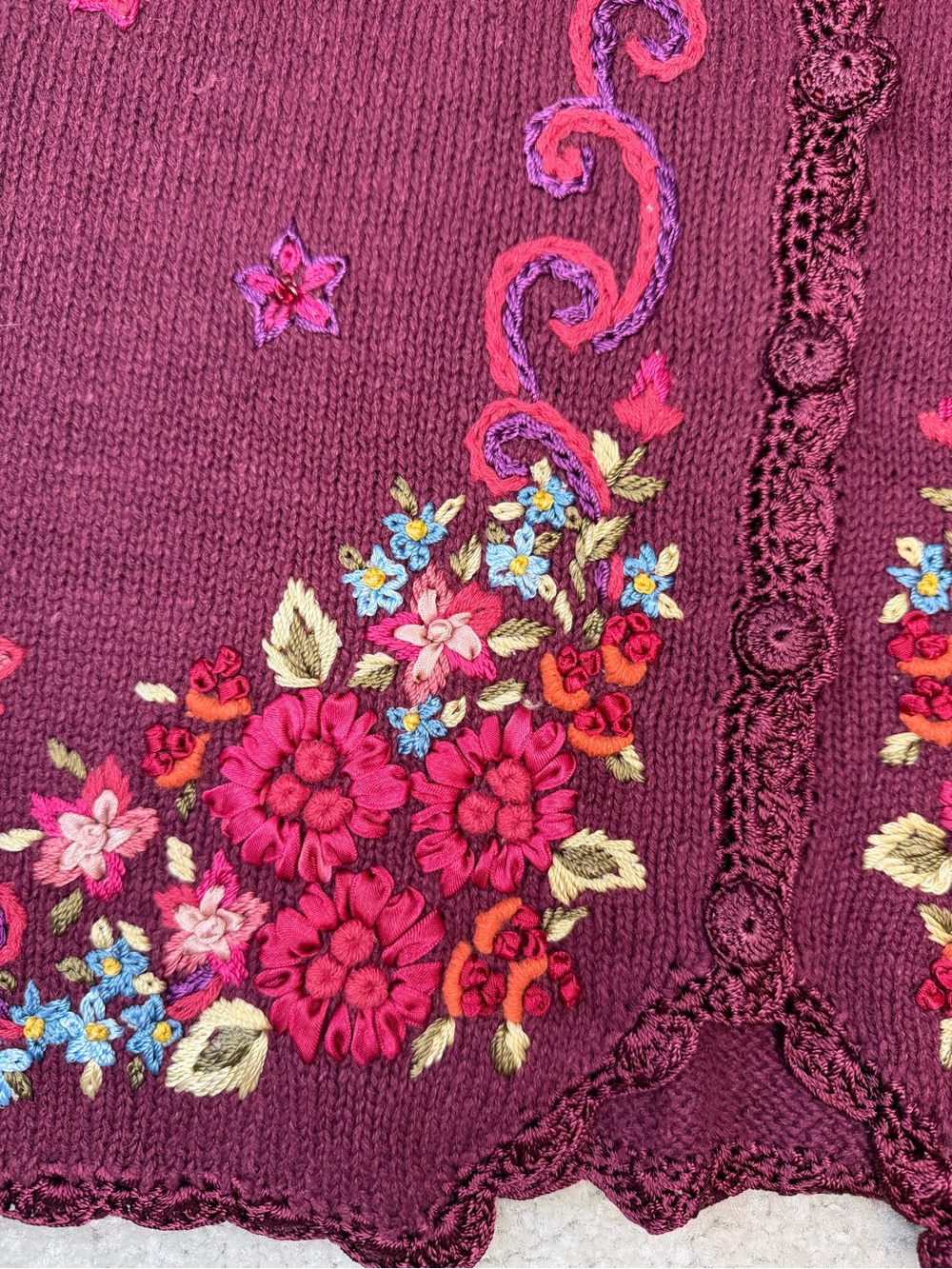 Vintage Erika knit embroidered vest - Picture 2 of 6